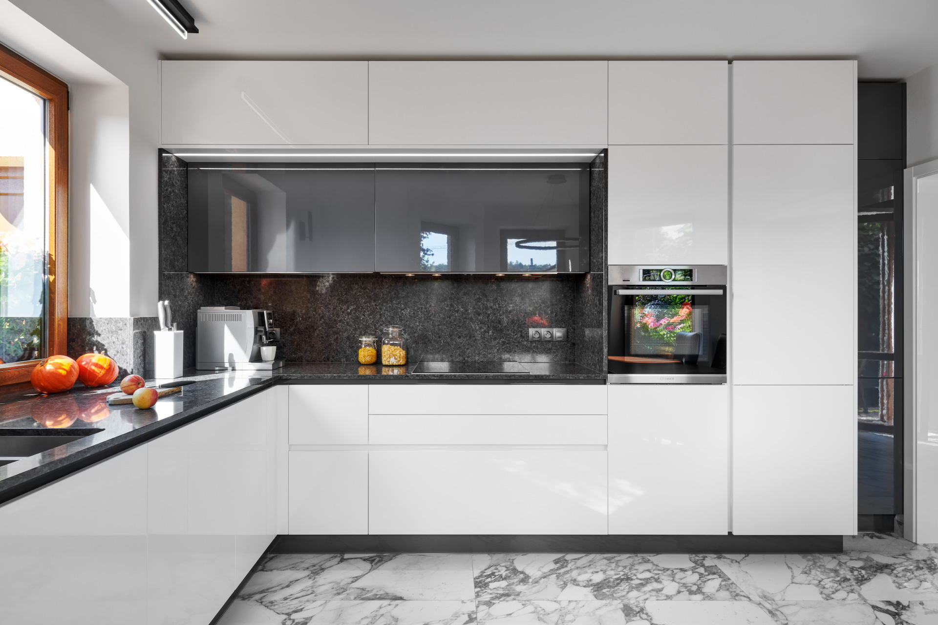 Hanák nábytok realizácia interiéru biely lak kuchyne ELITE
