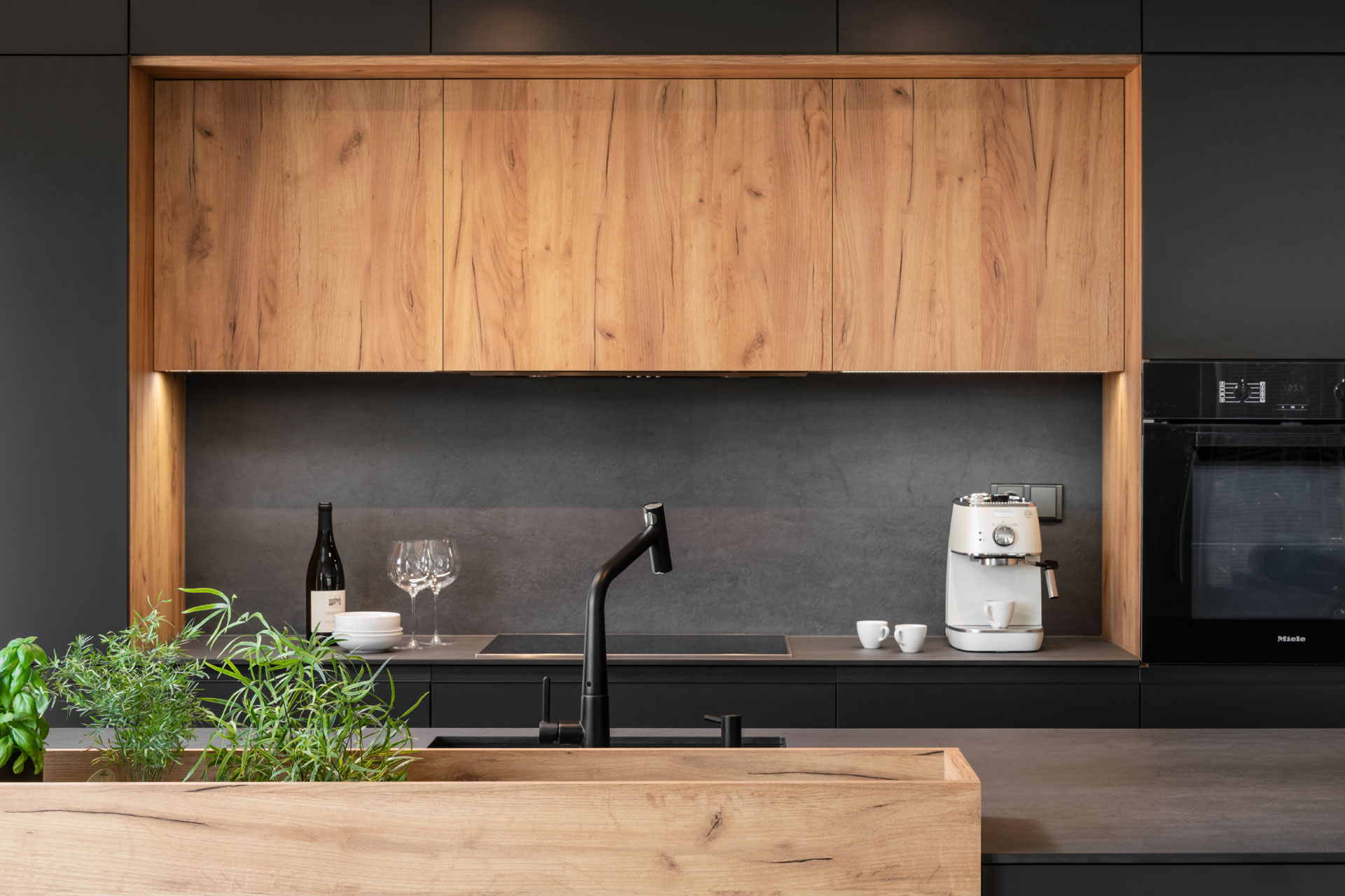 Hanák Furniture Realization of a modern kitchen SIMPLE
