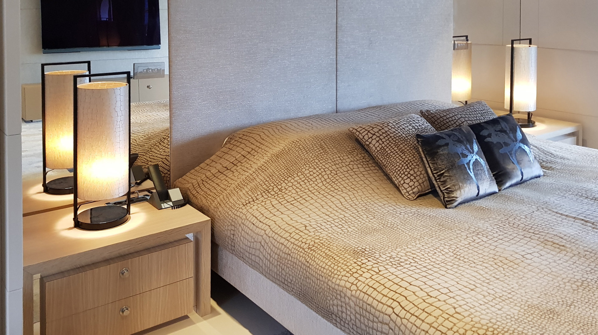 Hanák nábytek luxusní jachta ložnice