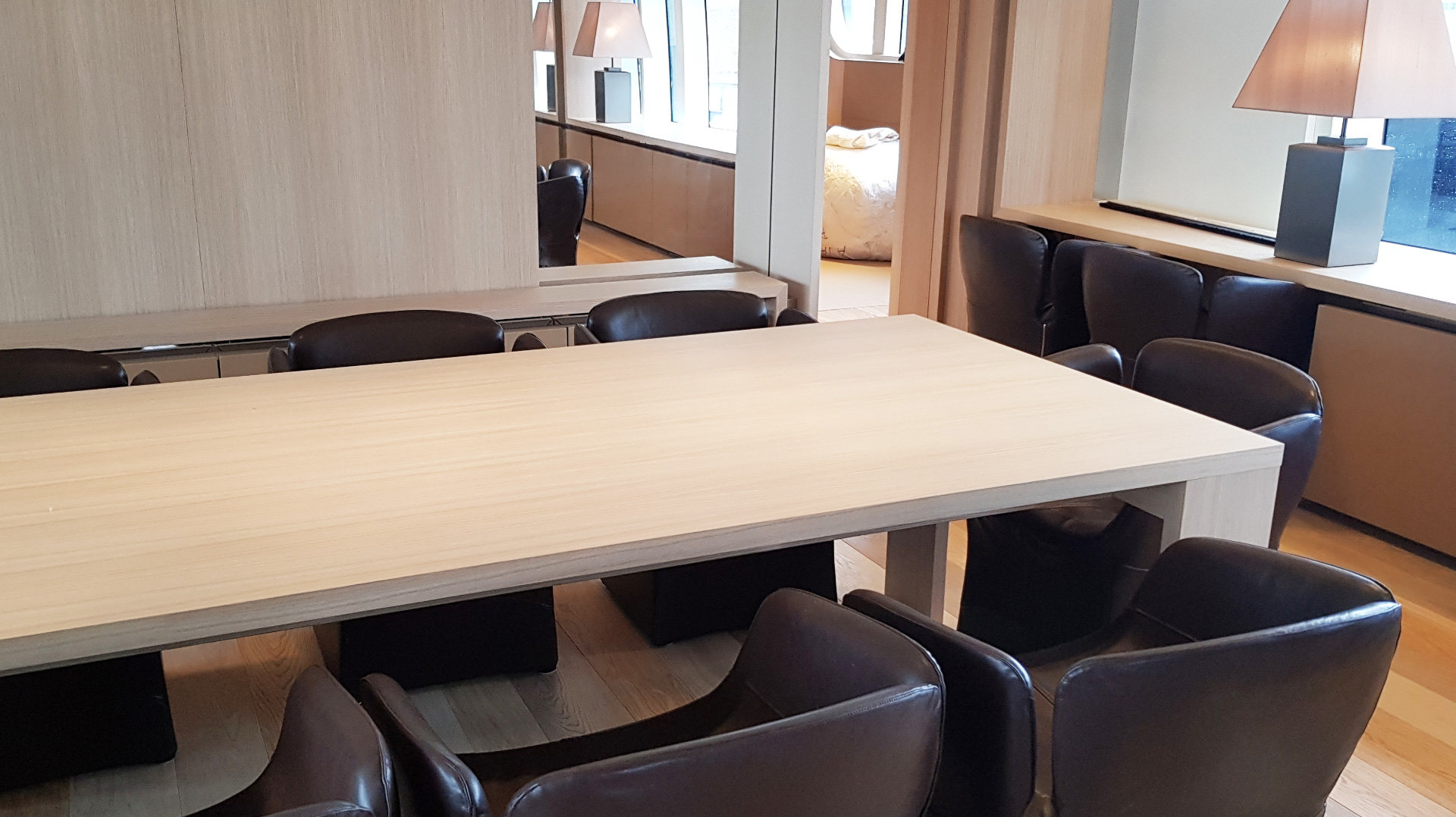 [Translate to Angličtina:]  Hanák nábytek luxusní jachta konferenční stůl