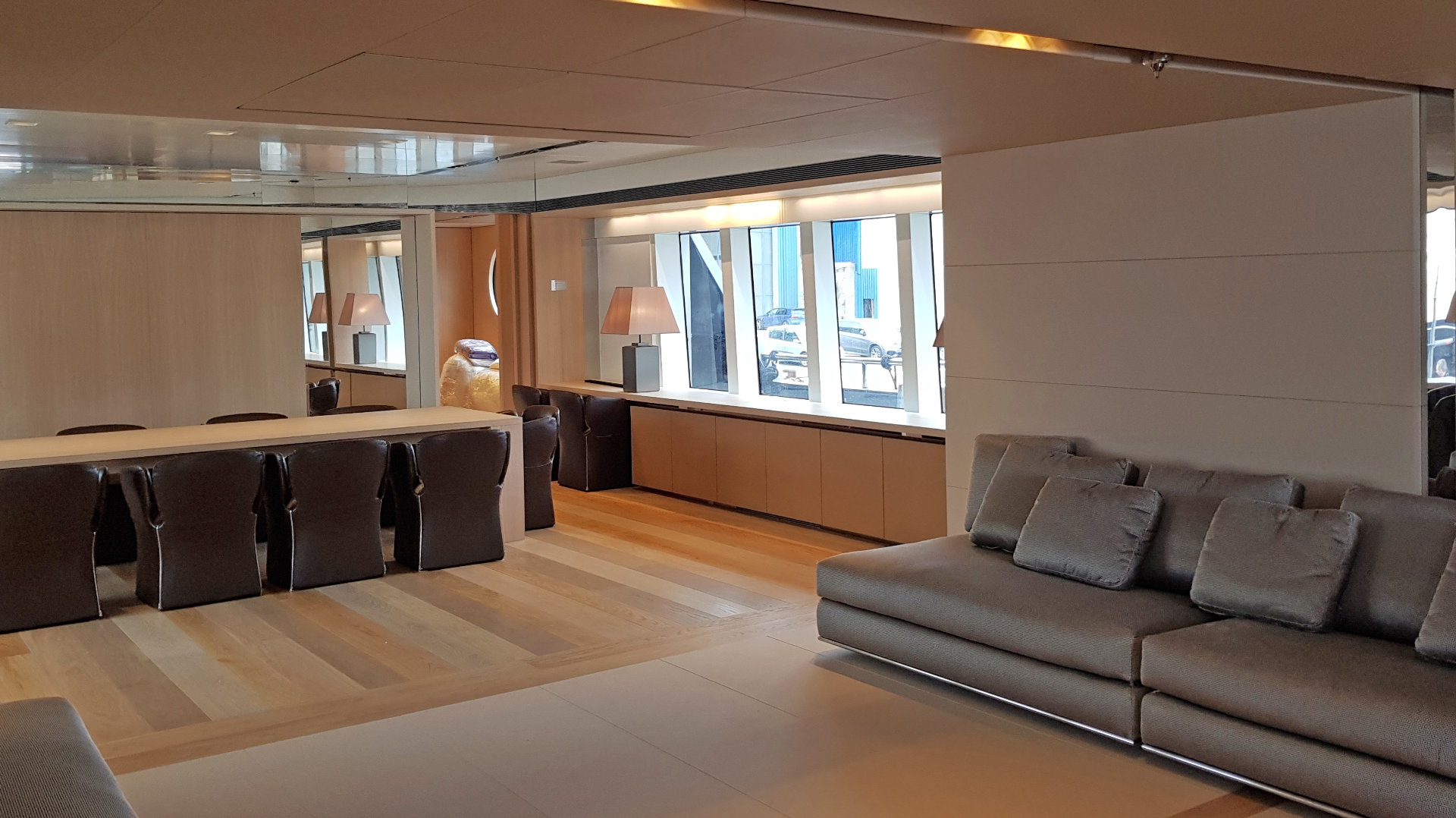  Hanák nábytek luxusní jachta obývací pokoj