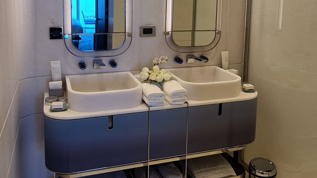 Hanák nábytek luxusní hotel Monako koupelna