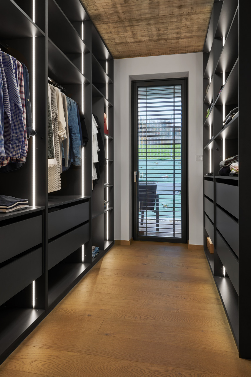 Hanák Tailor-made house Open closet