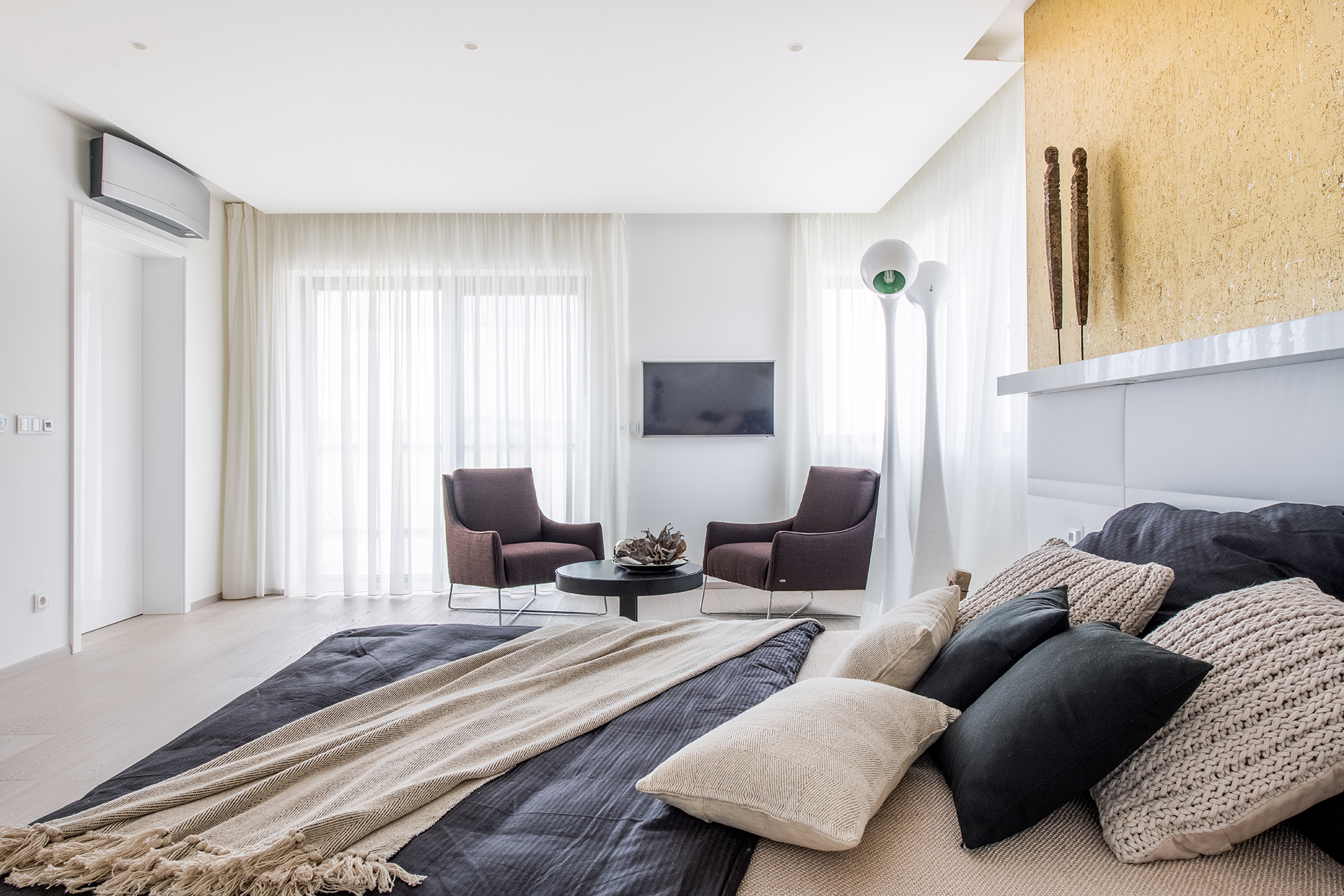 Meubles Hanák, réalisation d'un intérieur moderne, chambre à coucher