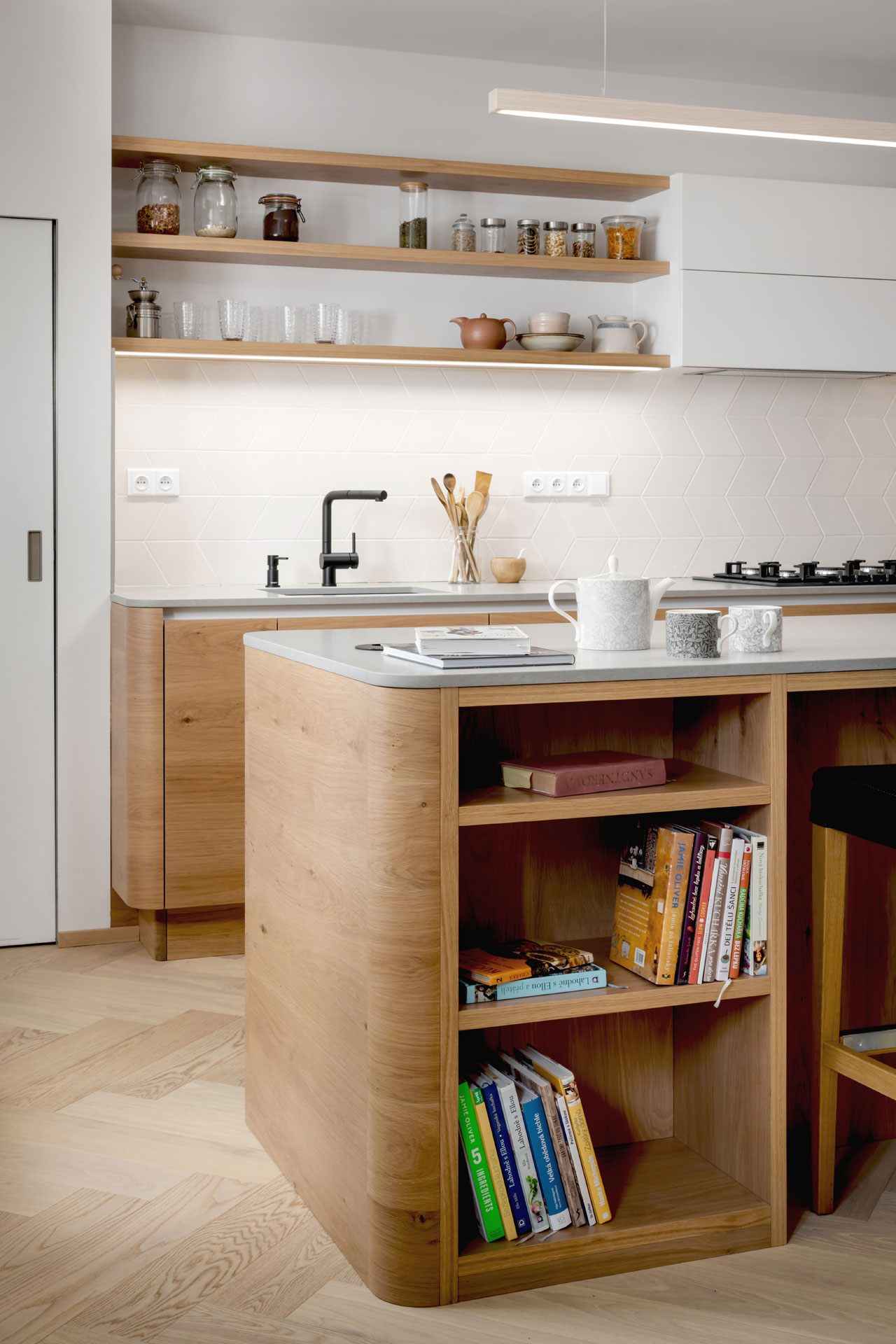 Hanák Furniture Realization Kitchen Rounded lines