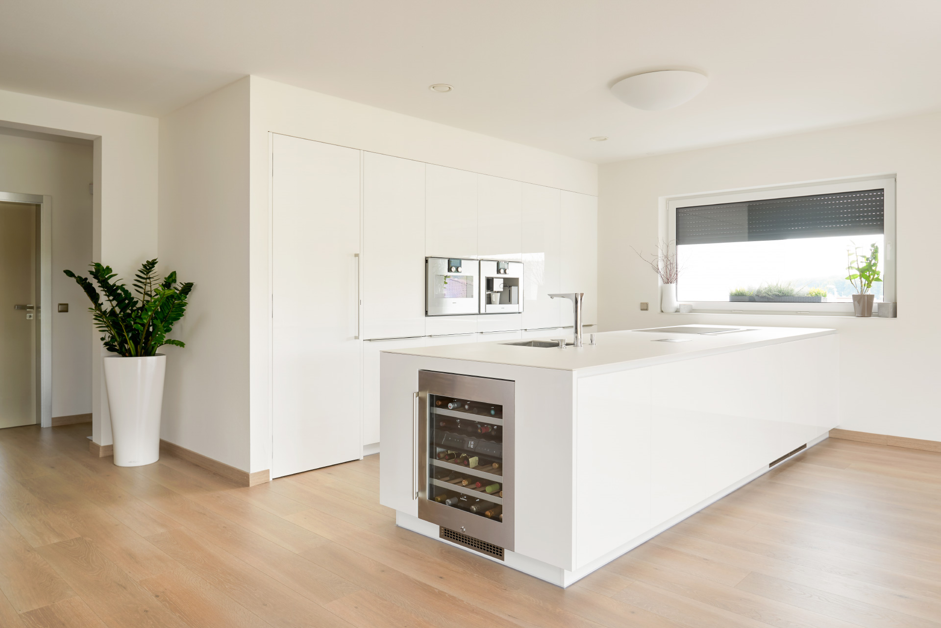 Hanák nábytek COMFORT / ELITE kitchen in white glossy varnish