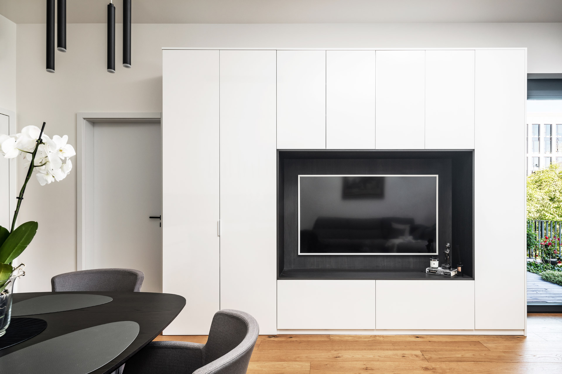 Hanák Möbel Realisierung Interieur Wohnzimmer TV Wand Arbeitsplatz