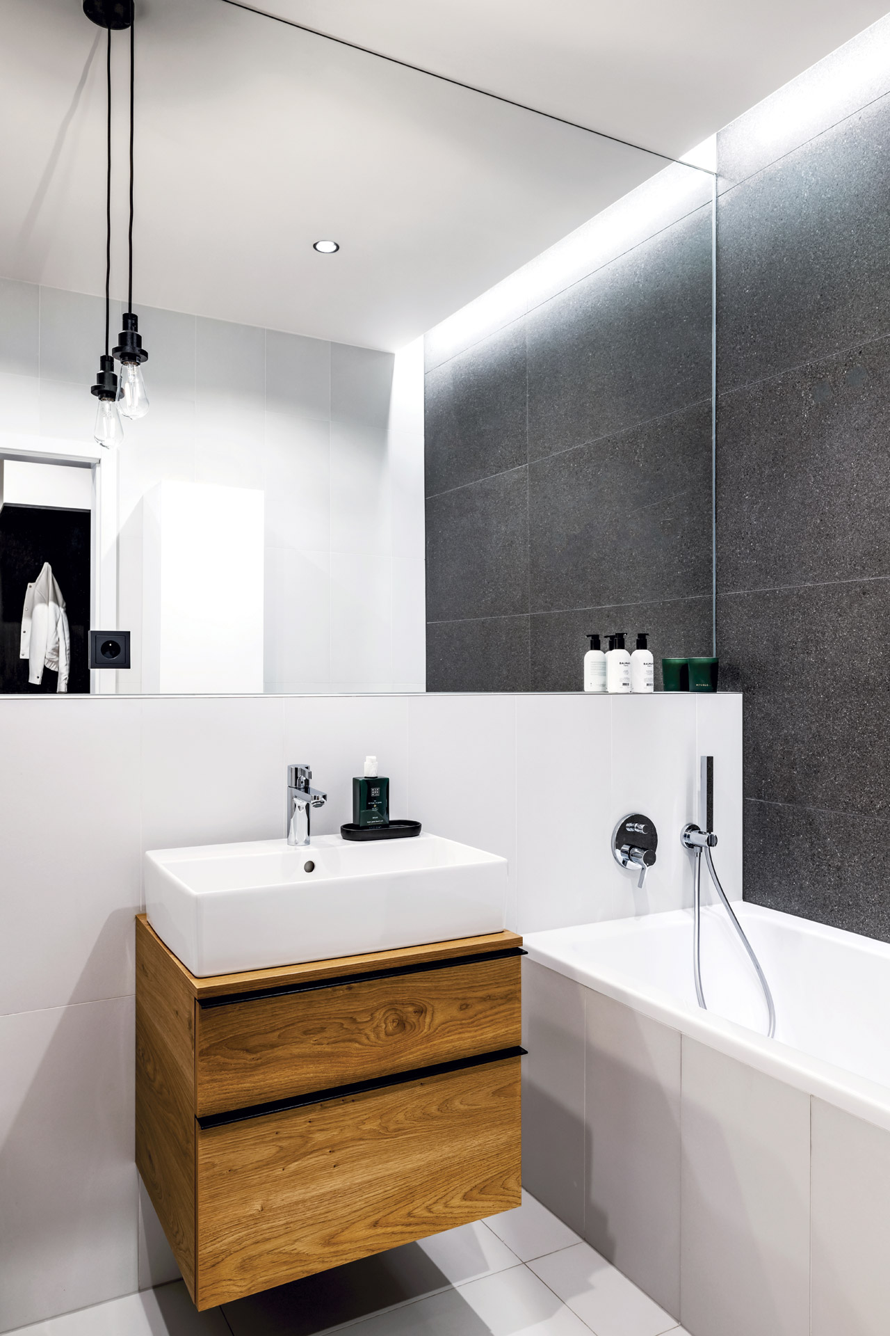 Hanák furniture Realization Bright interior Bathroom