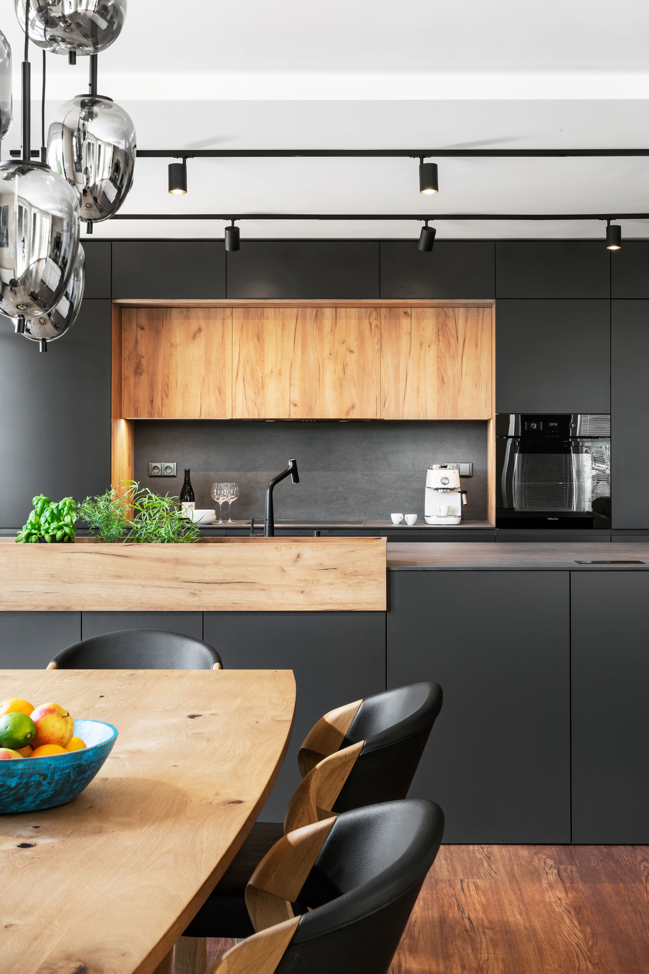 Hanák Furniture Realization of a modern kitchen SIMPLE