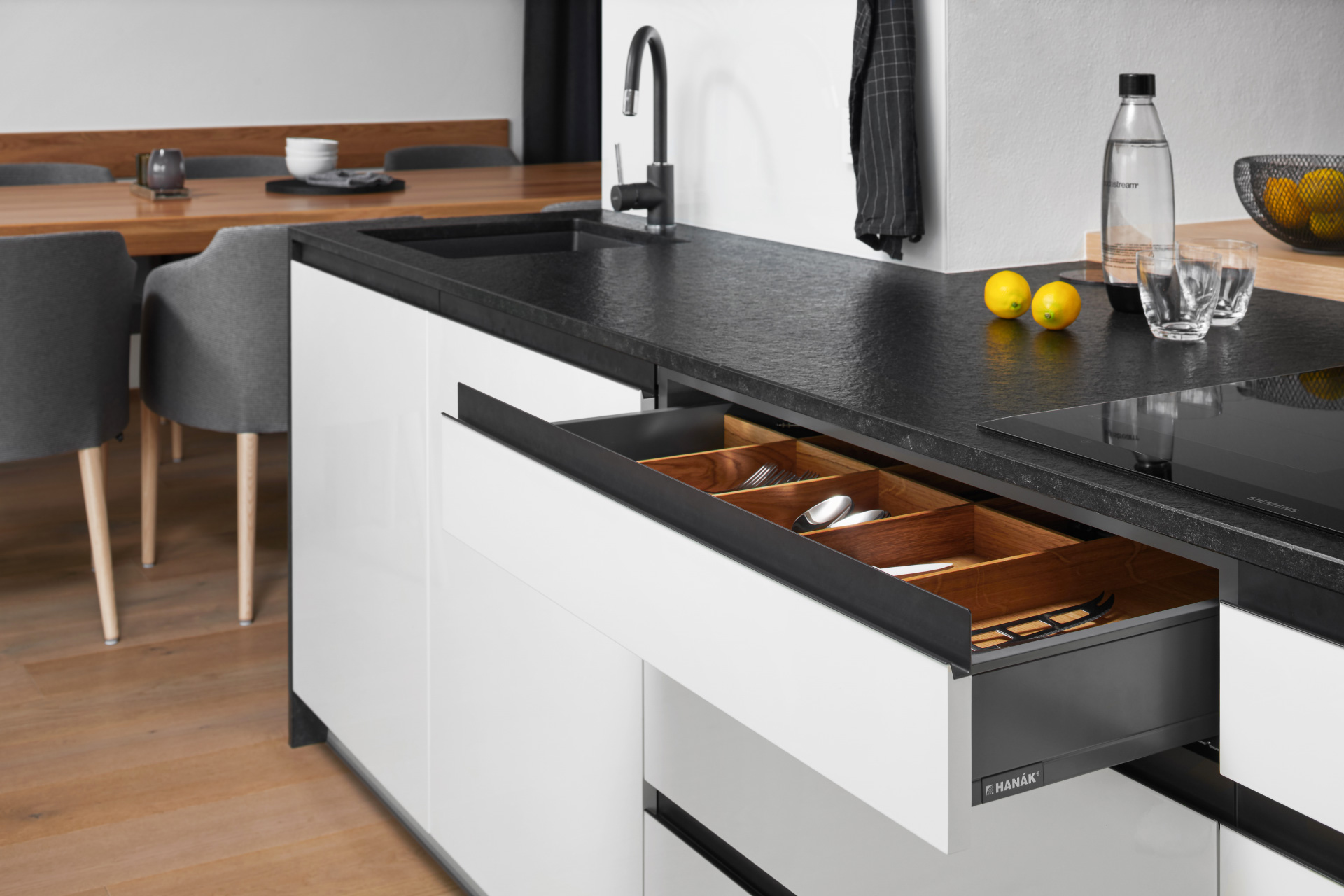 Hanák nábytek SIMPLE/STYLE kitchen