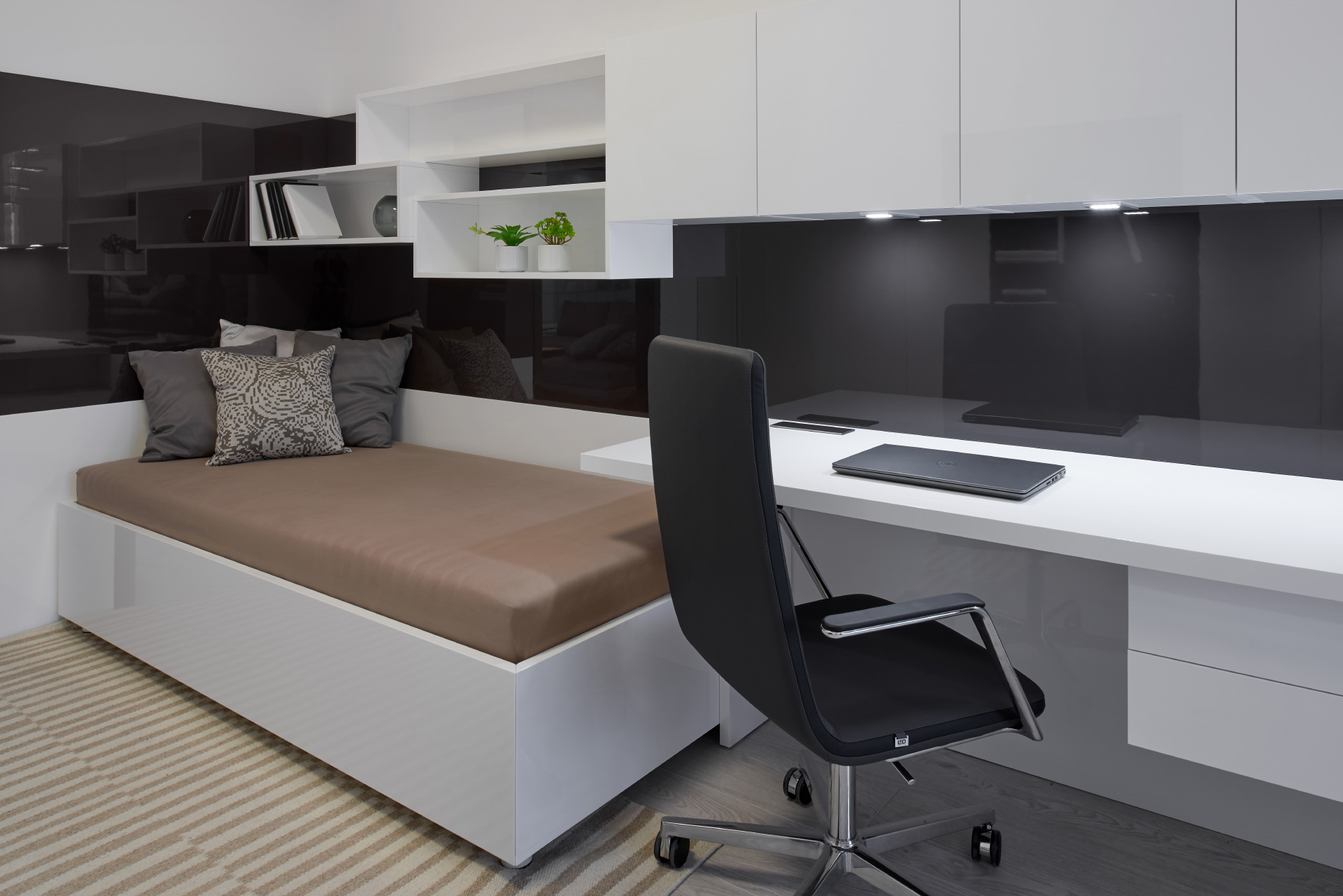 Hanák nábytek Minimalist student room