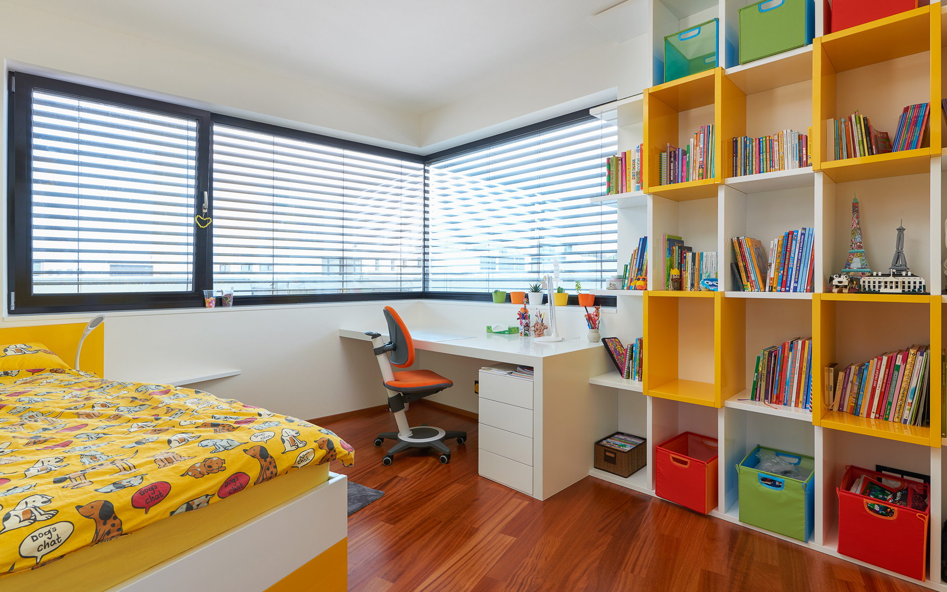 Meubles Hanák / chambre avec bibliothèque