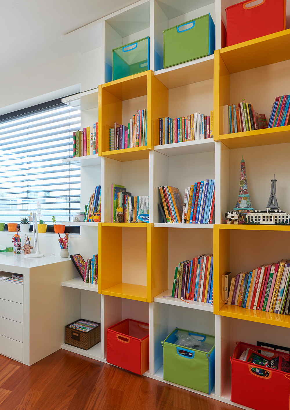 Meubles Hanák / chambre avec bibliothèque