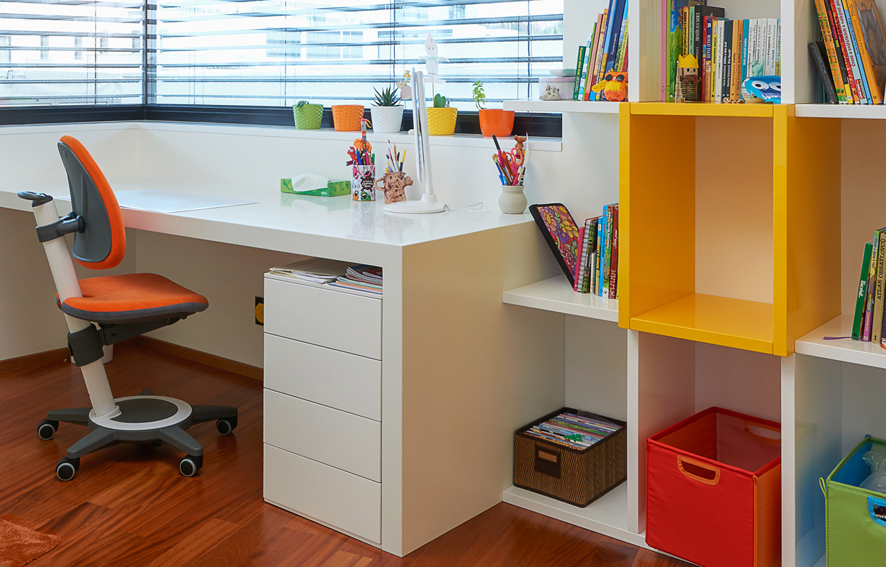 Meubles Hanák / chambre avec bibliothèque