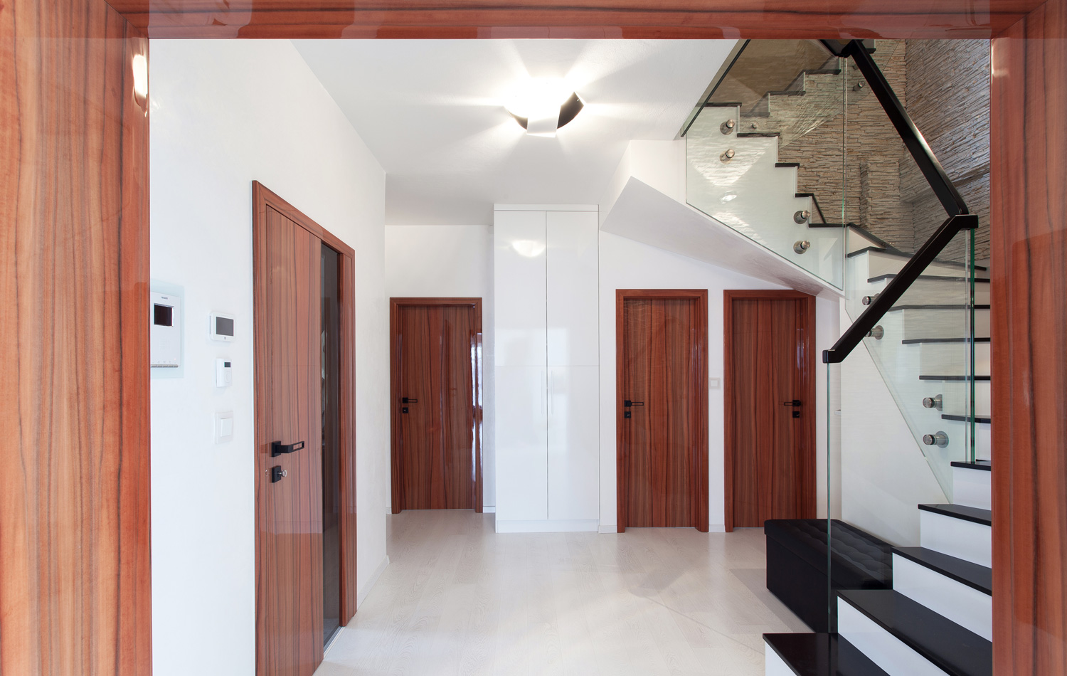 hanak_realizace_ostrava_dvere