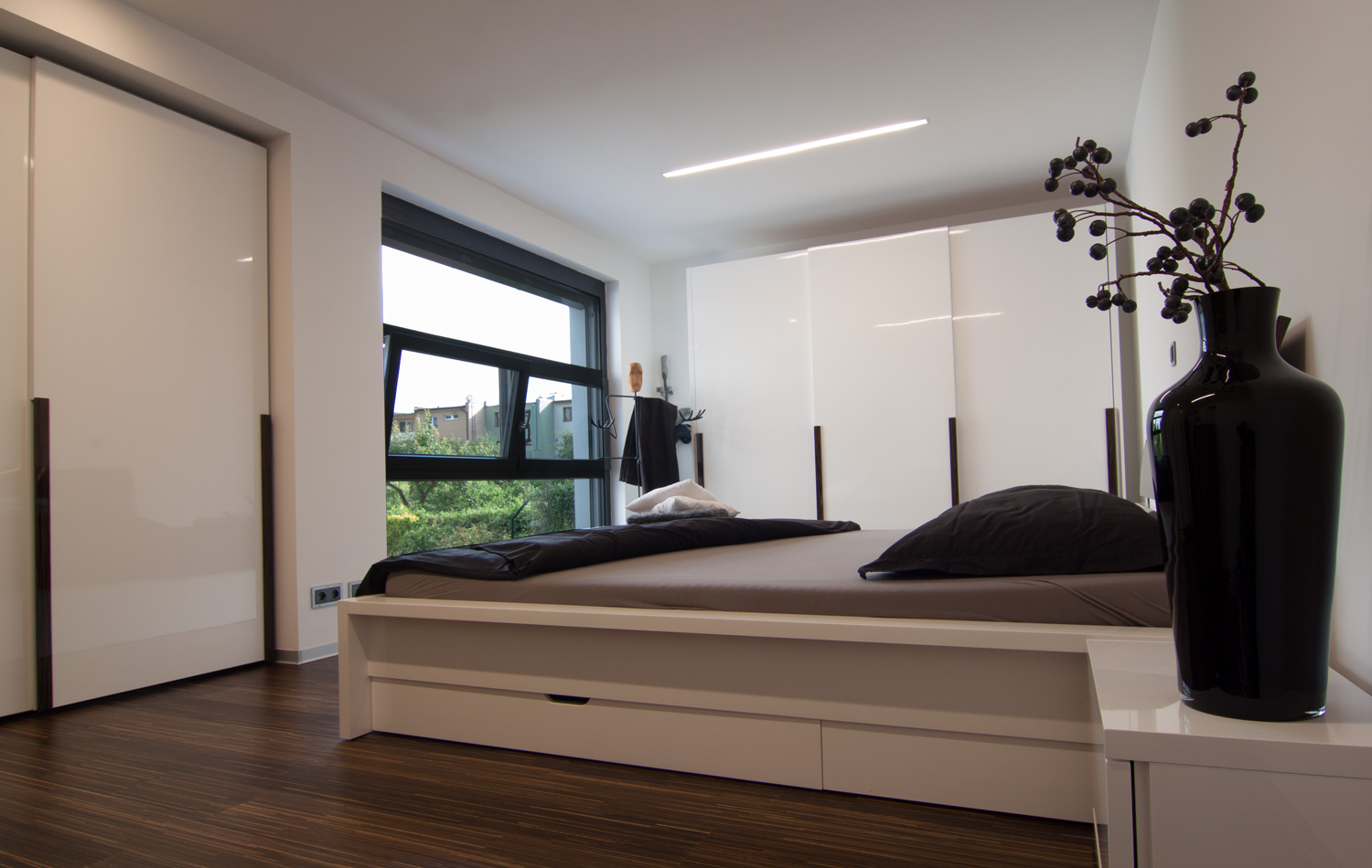hanak_nabytek_loznice_satni_skrine_interier