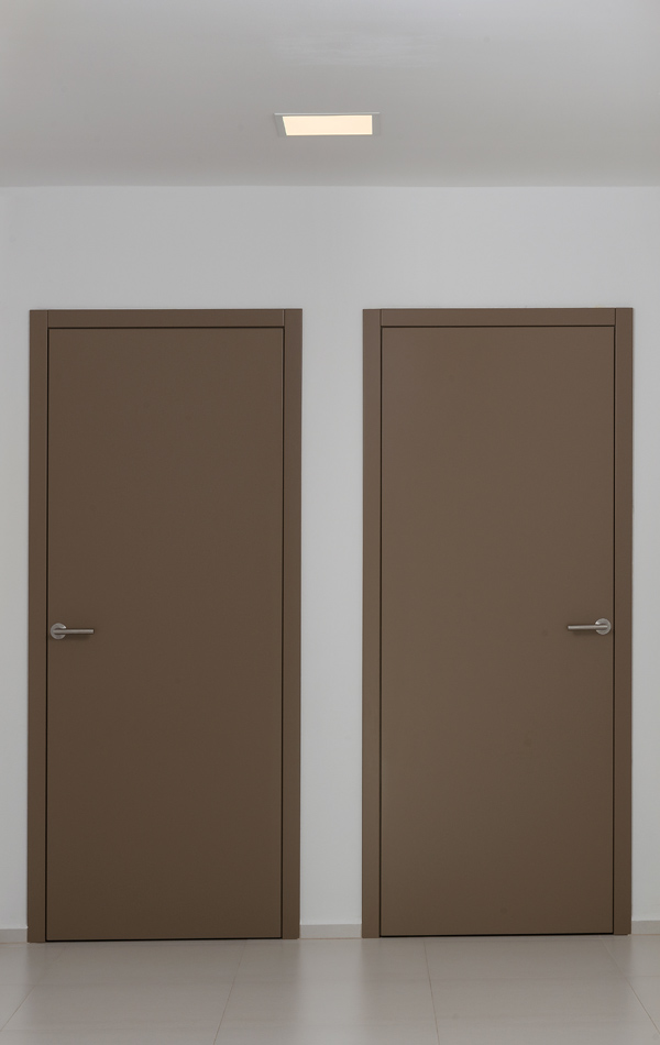 hanak-nabytek_interierove-dvere-s-oblouzkou-vuitton