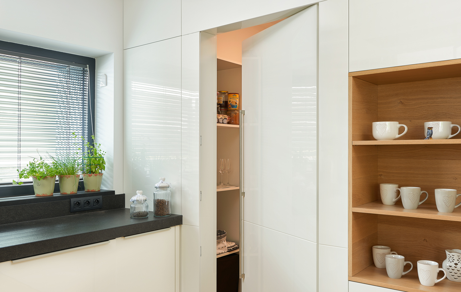 hanak_nabytek_realizace_ostrava_dvere_do_obkladu