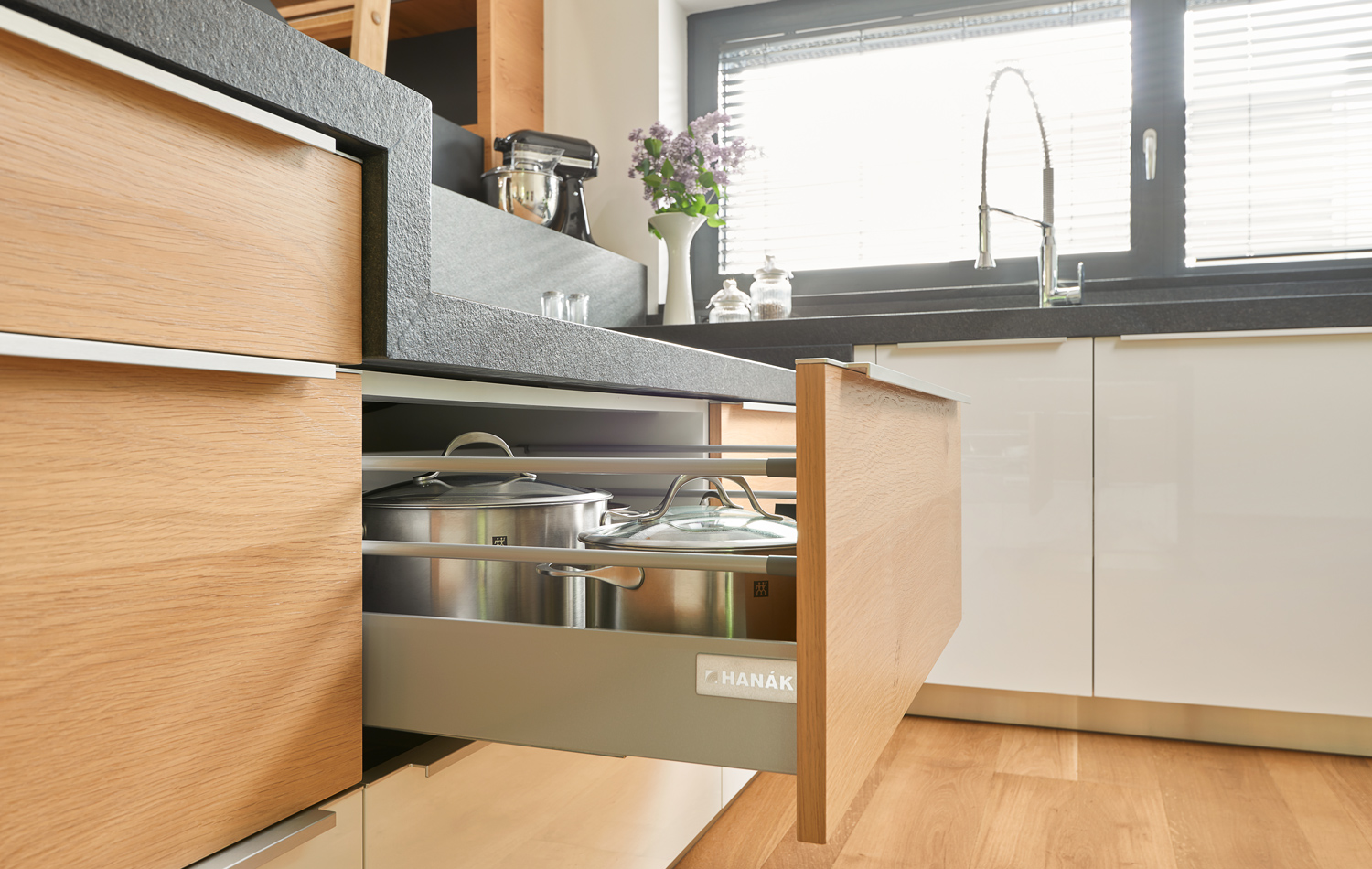 hanak_nabytek_realizace_ostrava_pracovni_deska