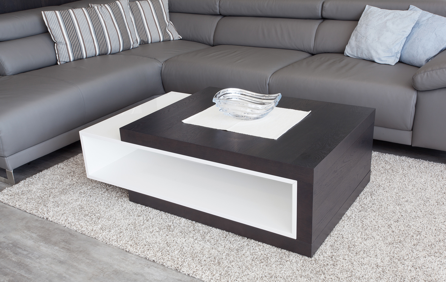 hanak_nabytek_realizace_zlin_stolek_ks02