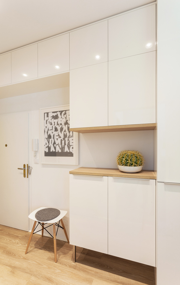 hanak_nabytek_olomouc_realizace_skrine_bily_lak