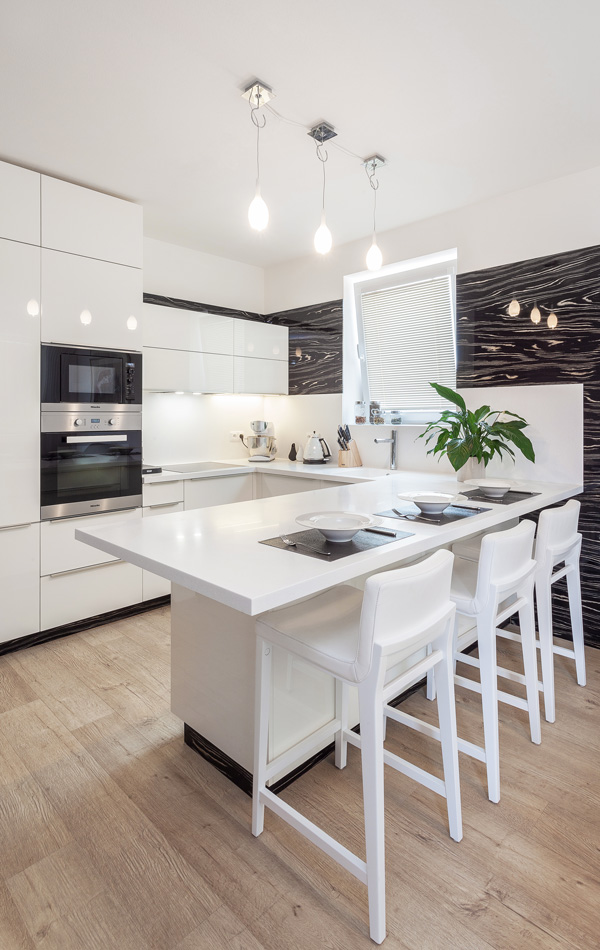hanak_nabytek_realizace_zlin_bily_lak_comrfort