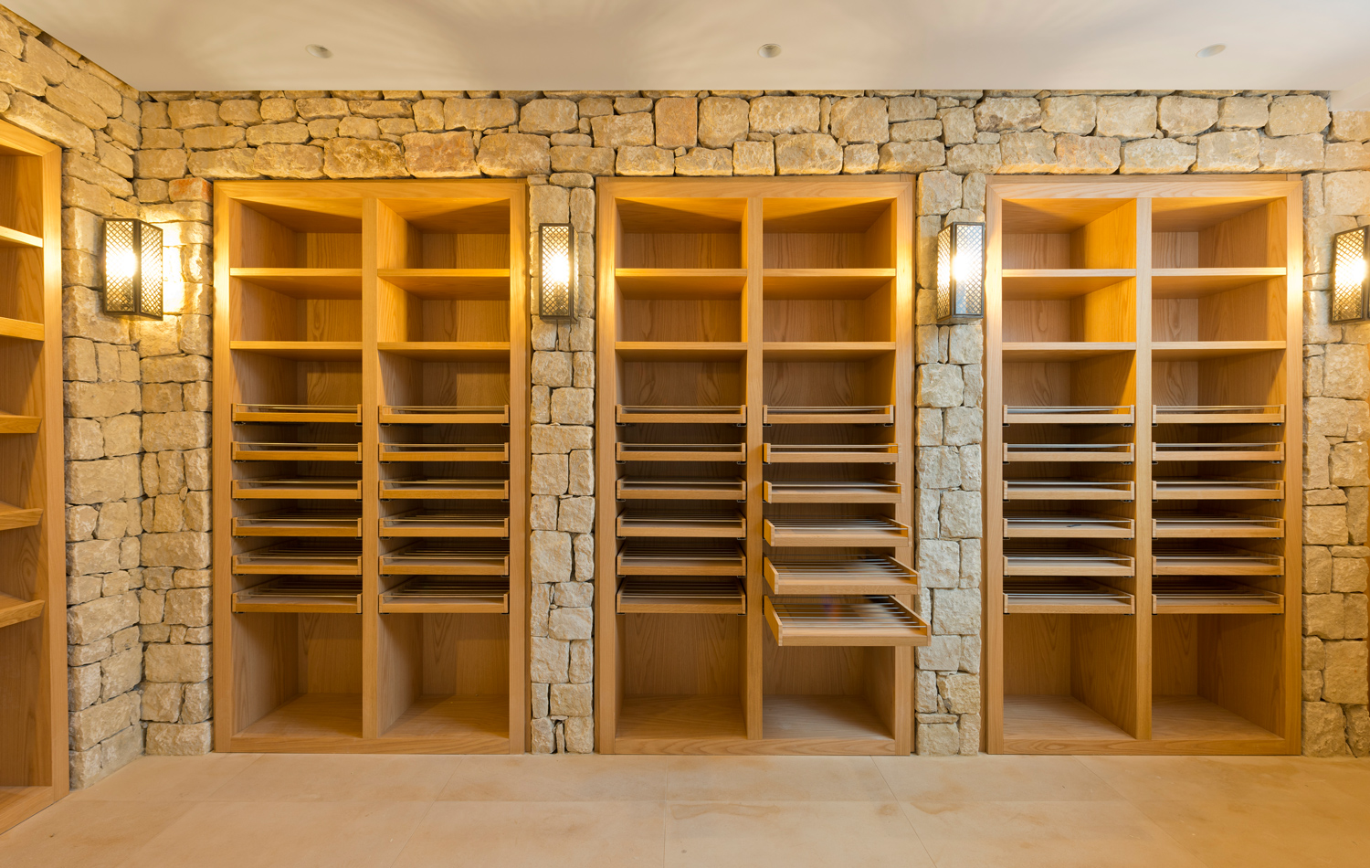 nice_hanak_nabytek_apartmany_vinoteka