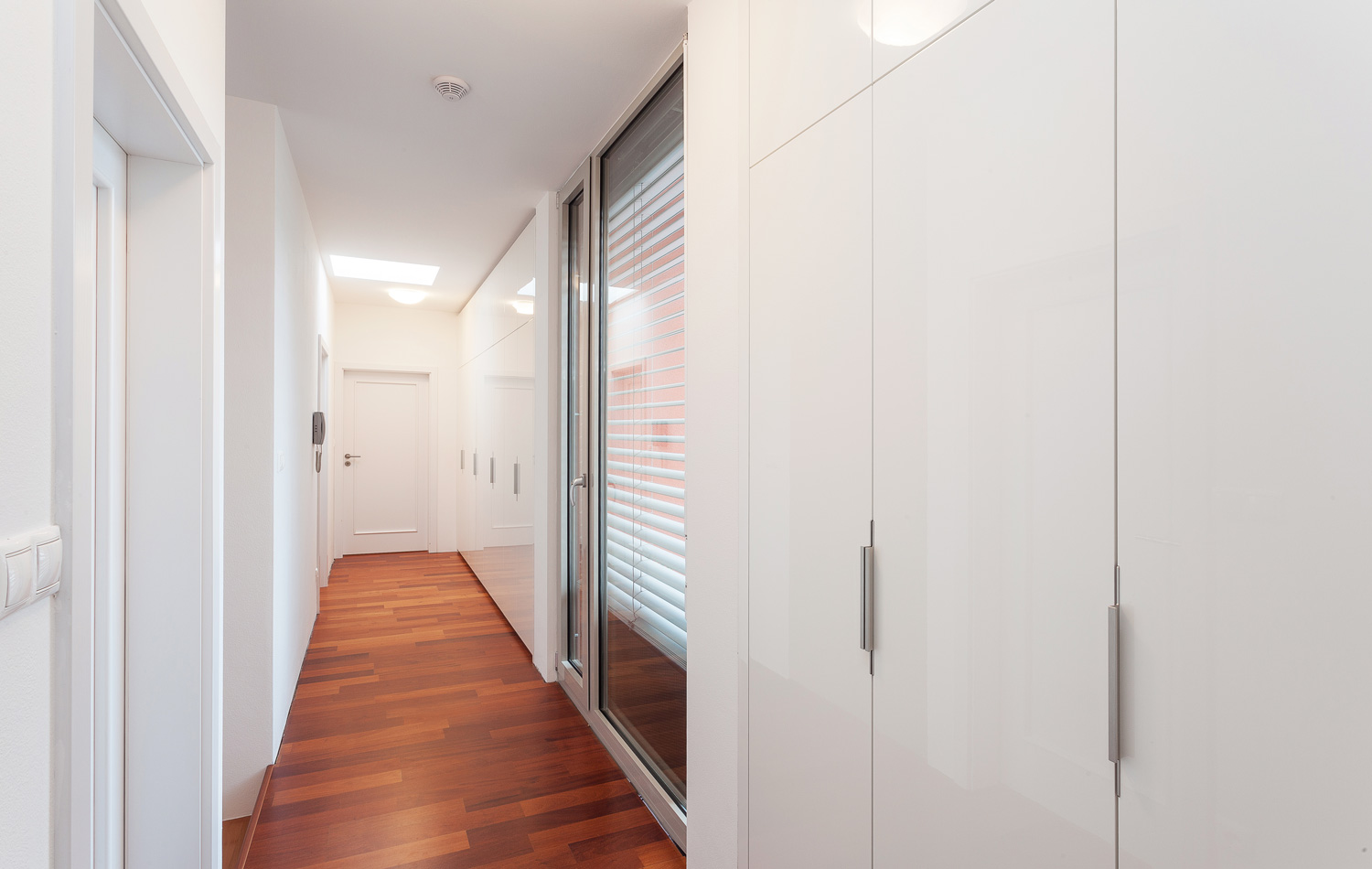 hanak_nabytek_realizace_satni_skrin_brno