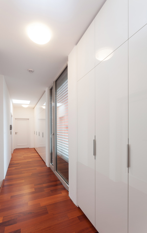 hanak_realizace_chodba_satni_skrine_brno