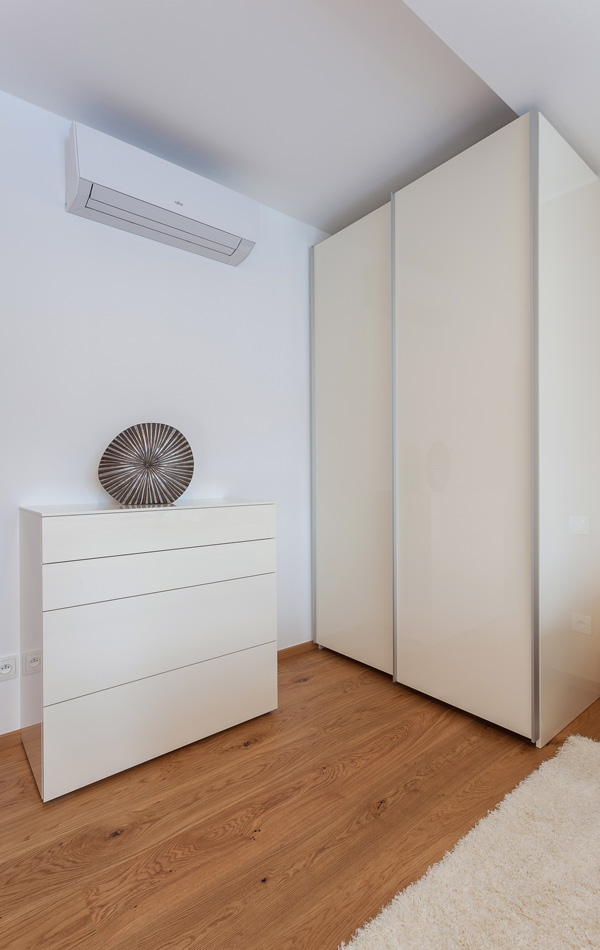 hanak_nabytek_zlin_rim_satni_skrin