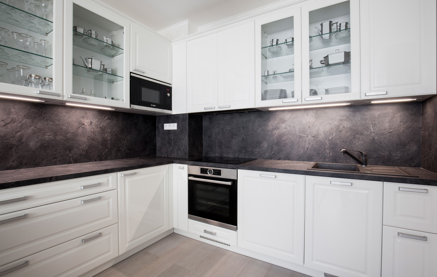 hanak-centrum_verona_bily_lak