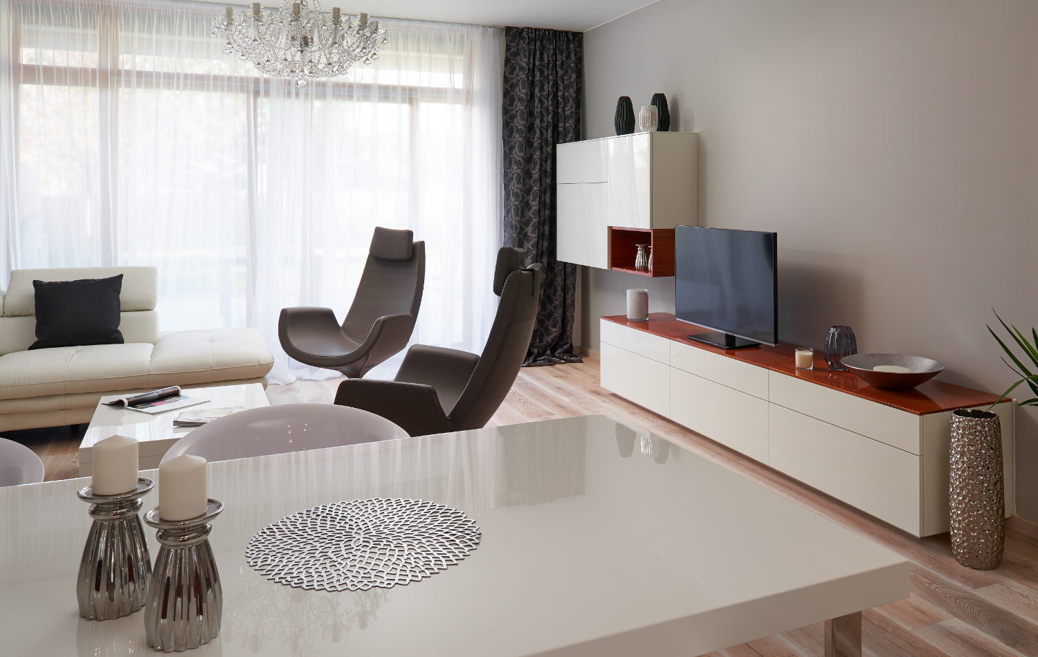 obyvaci_stena_hanak_dyha_tineo
